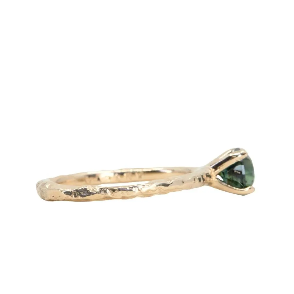 0.99ct Round Untreated Australian Sapphire Evergreen Carved Solitaire in 14k Yellow Gold