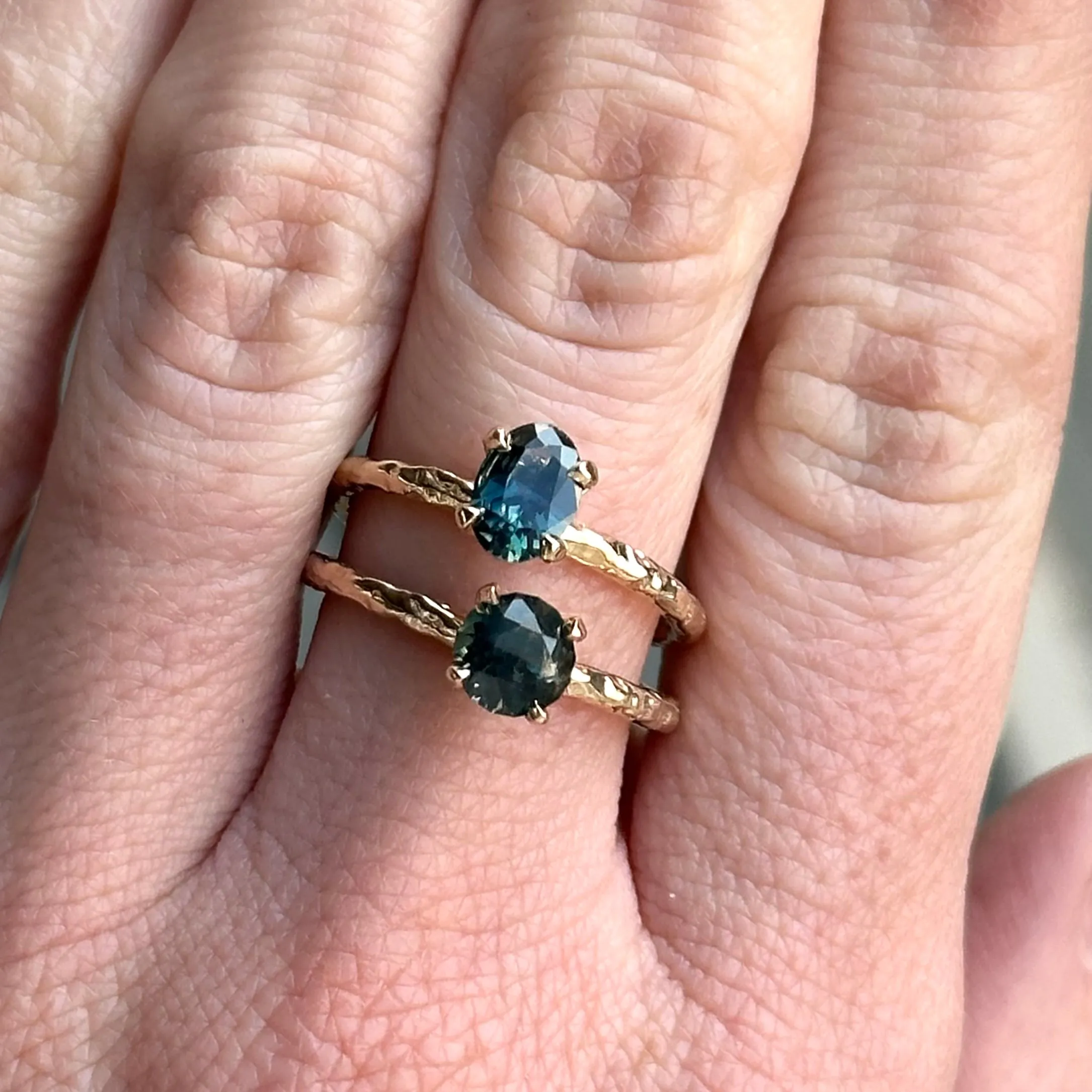 0.99ct Round Untreated Australian Sapphire Evergreen Carved Solitaire in 14k Yellow Gold