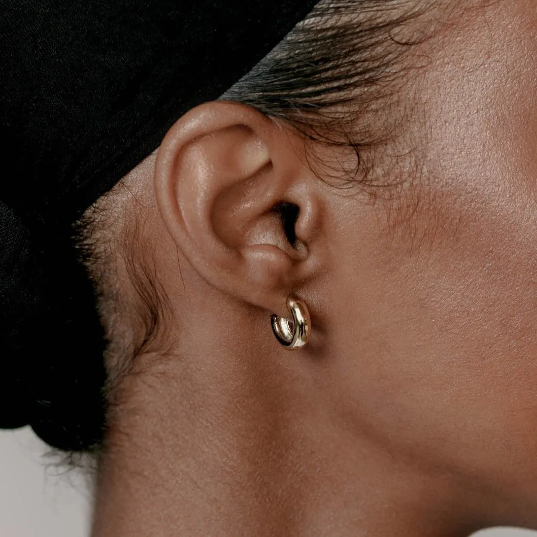 Abbie Classic Small Hoop Earrings (Gold)