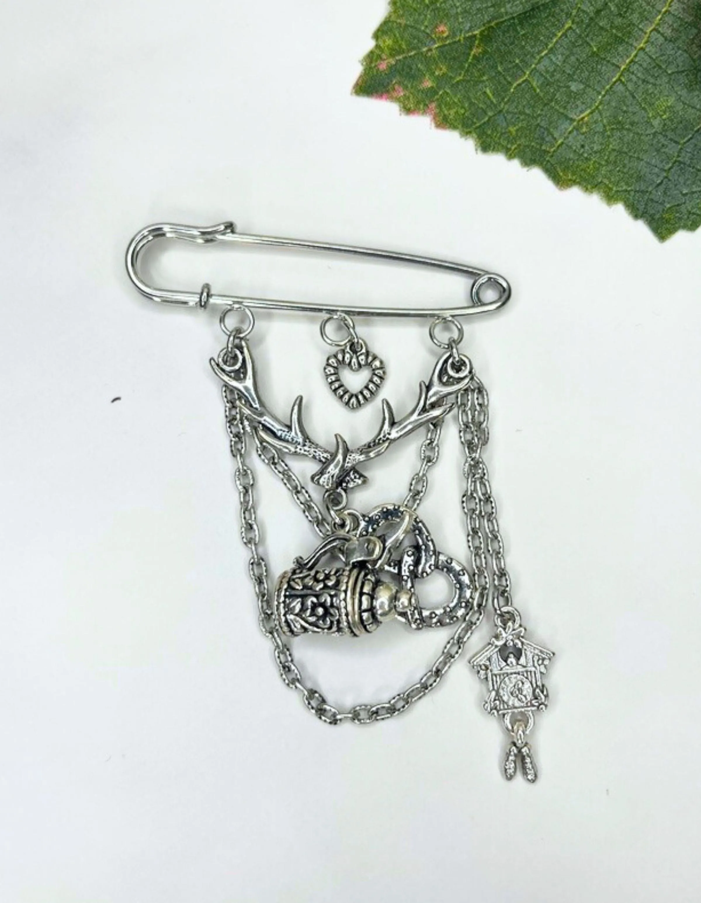 Bavarian Broaches