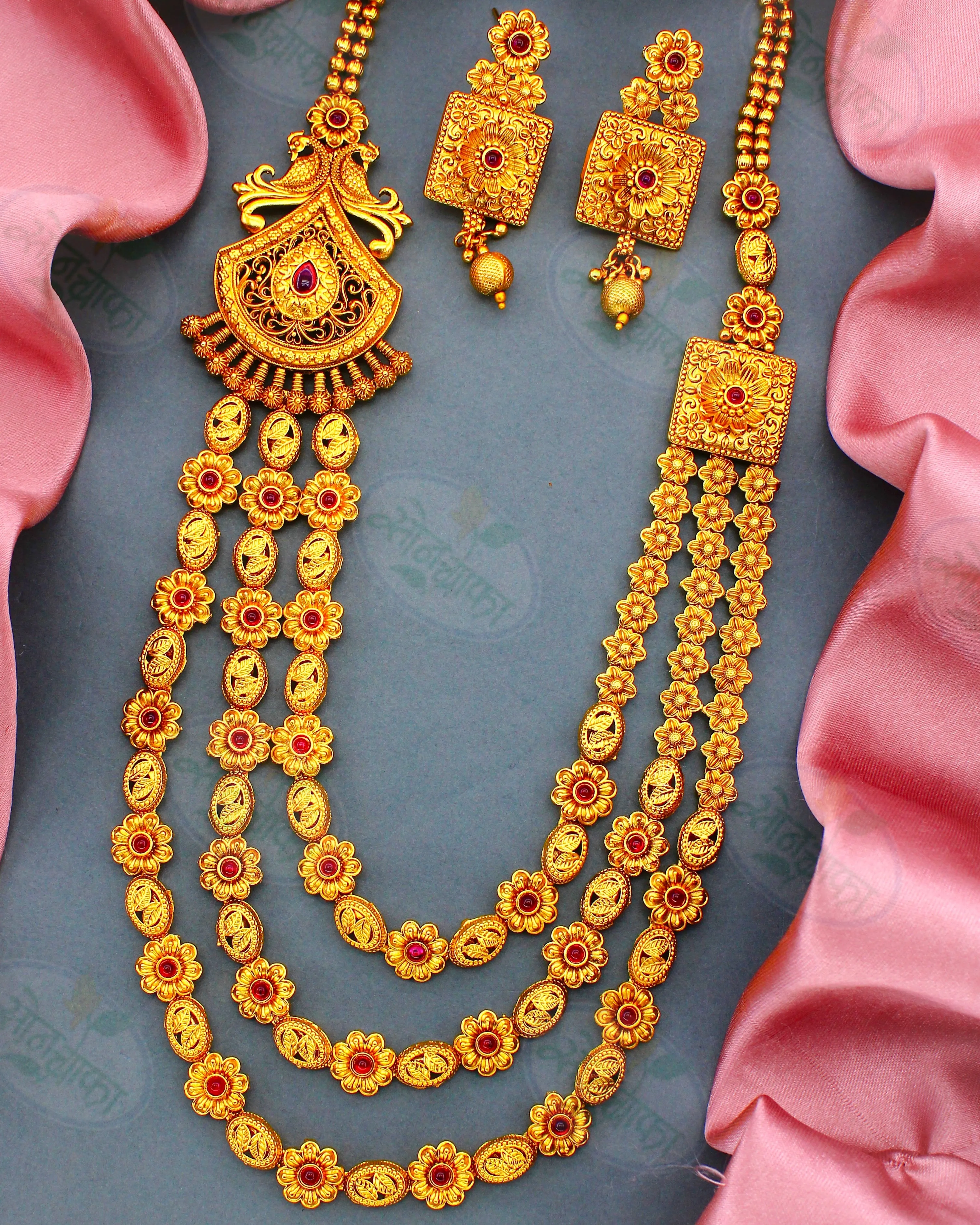 ROYAL TRADITIONAL MATTE NECKLACE