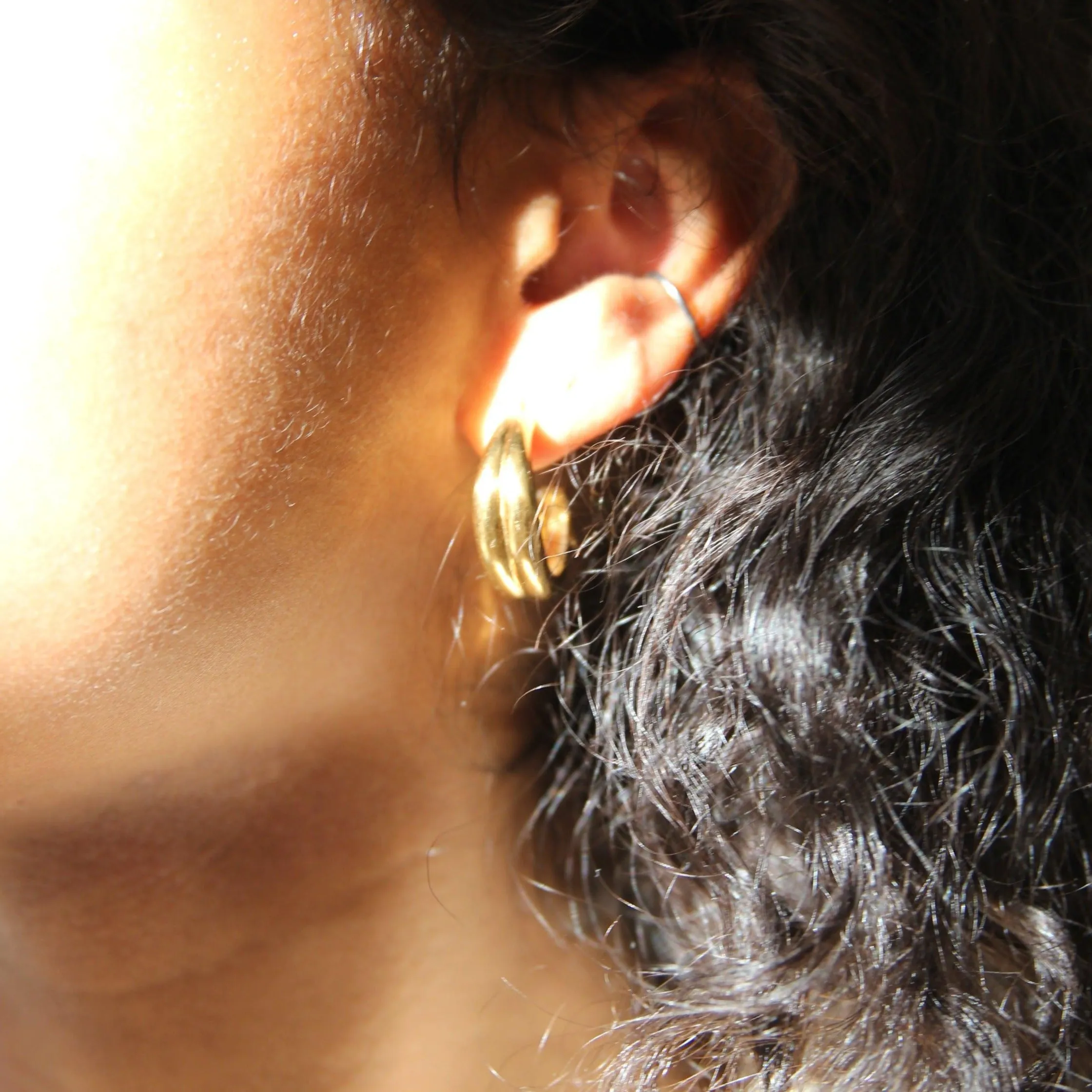 THE HARLOW HOOP MEDIUM - 18k gold plated