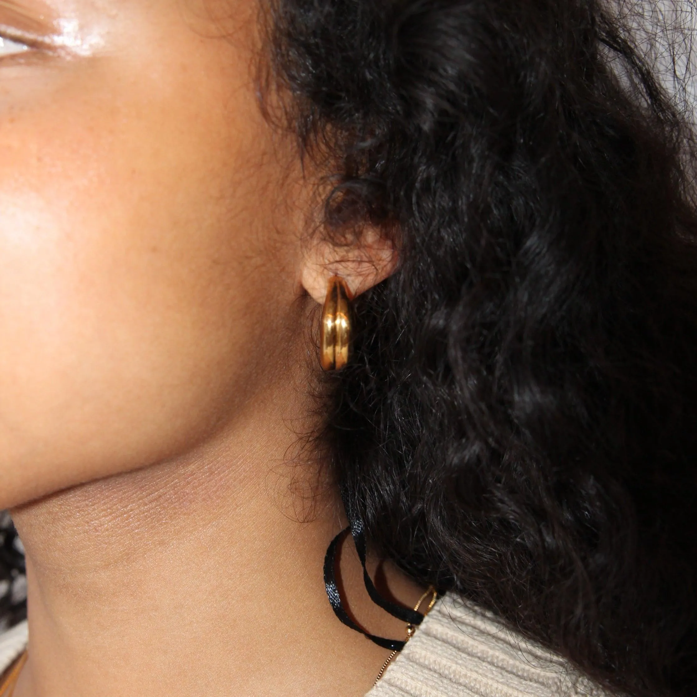 THE HARLOW HOOP MEDIUM - 18k gold plated