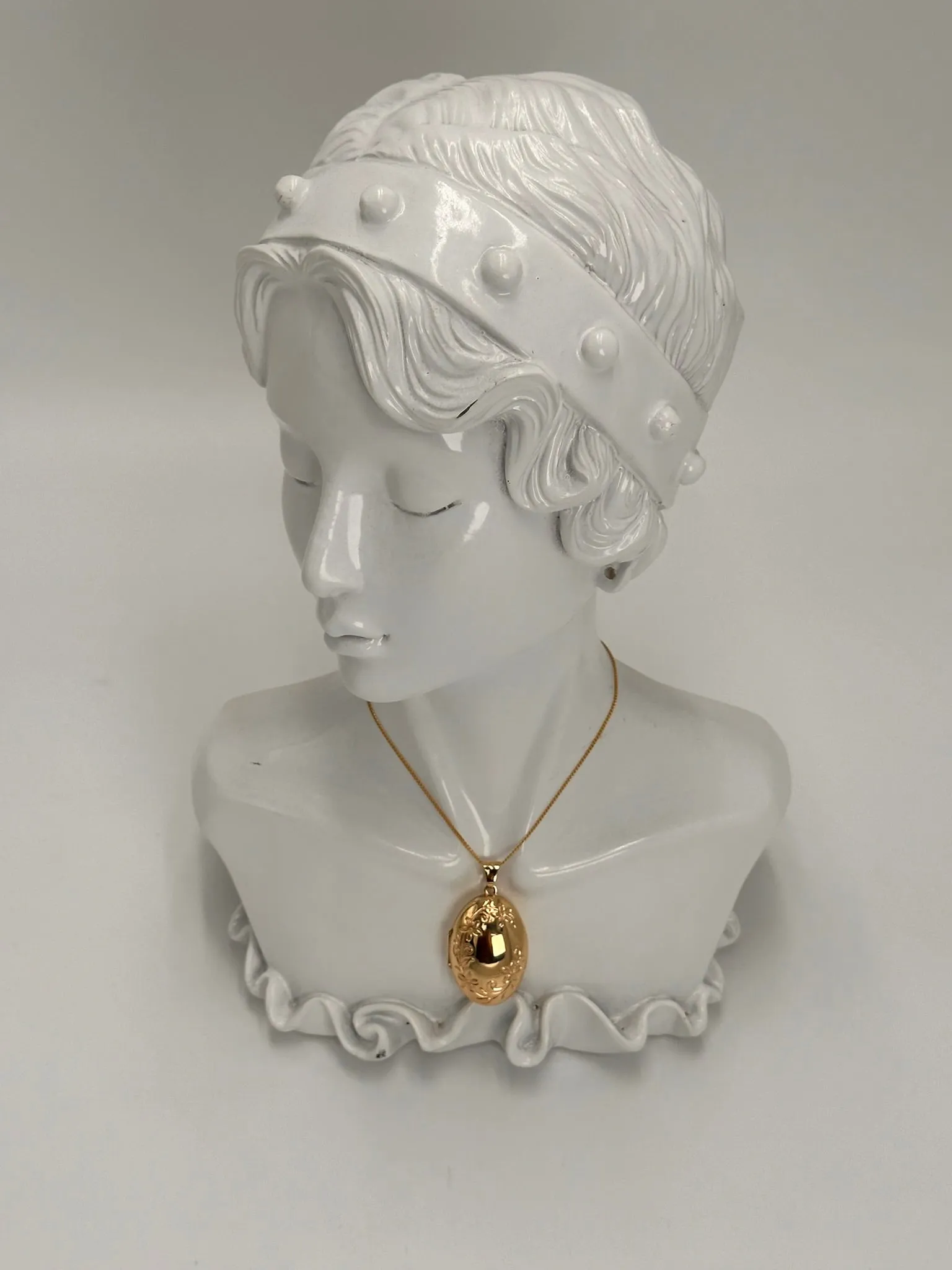 Vintage 9ct Yellow Gold Locket with Birmingham Hallmark