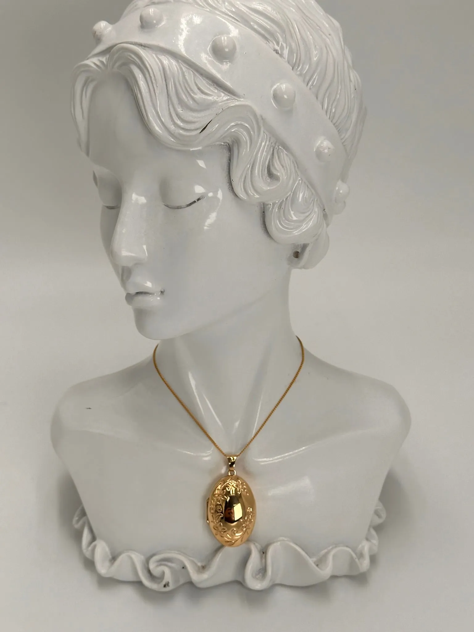 Vintage 9ct Yellow Gold Locket with Birmingham Hallmark